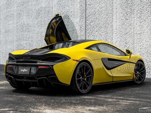 Used 2018 McLaren 570S Coupe image 16