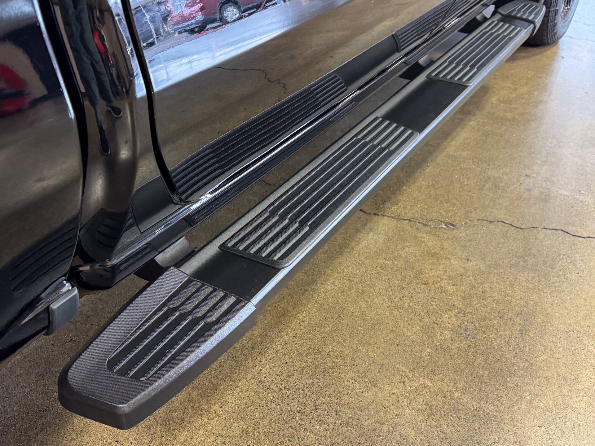 Used 2024 GMC Sierra 1500 Elevation w/ LPO, Elevation Black Package AWD/4WD image 19