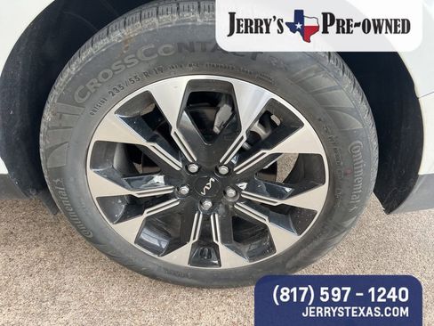 Used 2024 Kia Carnival EX image 6