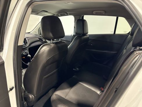 Used 2017 Chevrolet Trax LT w/ LT Convenience Package FWD image 29