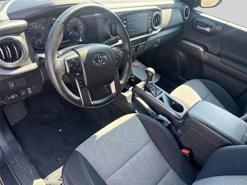 Used 2022 Toyota Tacoma TRD Off-Road AWD/4WD image 10