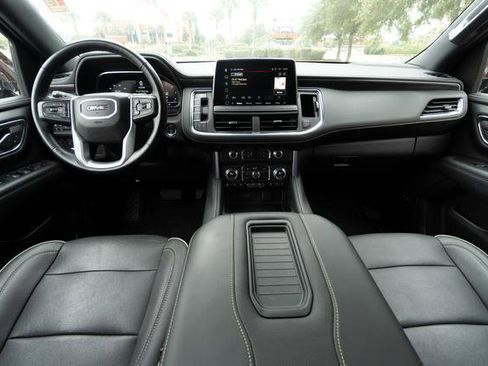 Used 2023 GMC Yukon SLT w/ SLT Luxury Package image 14