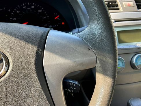 Used 2009 Toyota Camry LE FWD image 12
