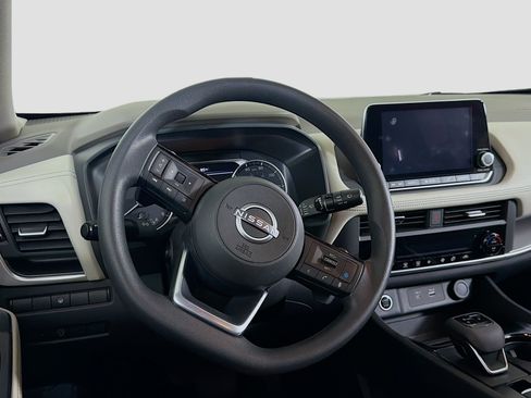 Used 2023 Nissan Rogue SV AWD/4WD image 18