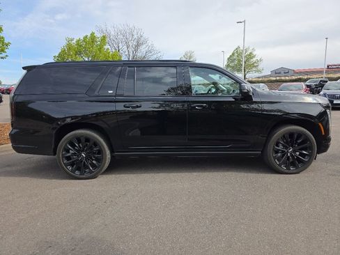 Certified 2026 Cadillac Escalade ESV Platinum Sport AWD/4WD image 7