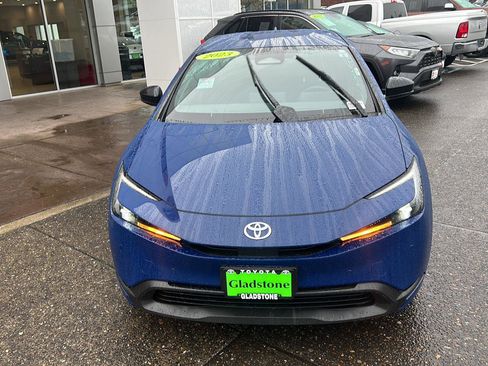 Used 2023 Toyota Prius LE image 3