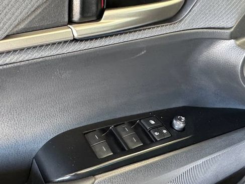 Used 2025 Toyota Camry SE w/ Convenience Package FWD image 5