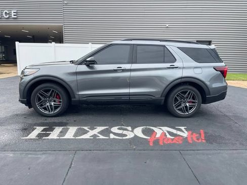 Certified 2025 Ford Explorer ST RWD image 2
