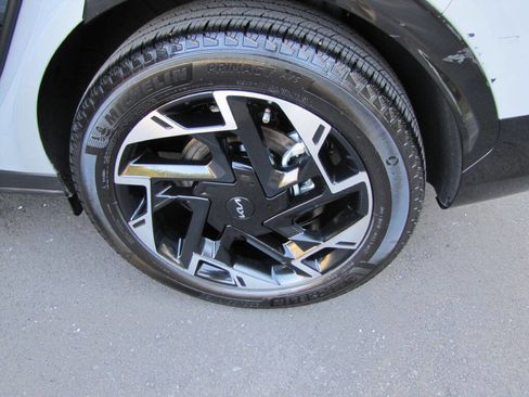 Used 2025 Kia Sportage SX image 31