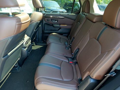 Used 2025 Honda Pilot Elite image 28