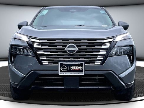 Used 2025 Nissan Rogue SV image 2