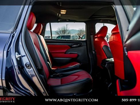 Used 2023 Toyota Highlander XSE image 38