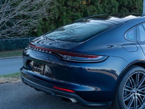 Used 2022 Porsche Panamera 4 w/ Premium Package AWD/4WD image 13