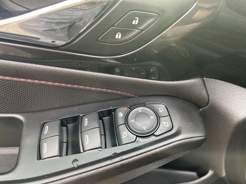 Used 2022 Chevrolet Traverse RS image 11