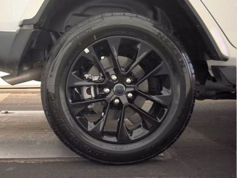 Used 2025 Jeep Wrangler Unlimited Sahara AWD/4WD image 20