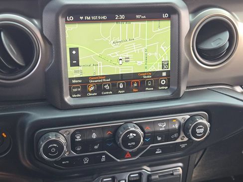 Used 2023 Jeep Gladiator Sport AWD/4WD image 27