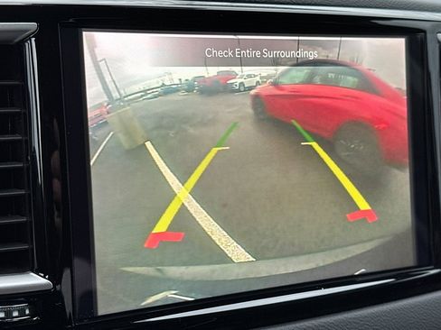 Used 2024 Chrysler Pacifica Touring-L image 21