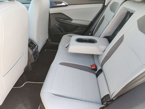 Used 2024 Volkswagen Taos SE image 29