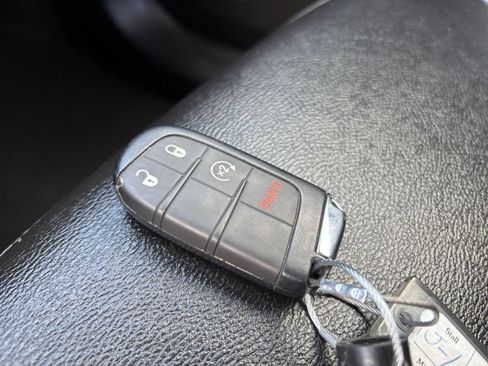 Used 2025 Jeep Compass Limited AWD/4WD image 21
