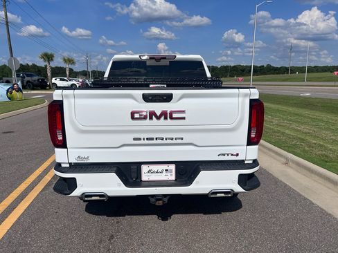 Used 2023 GMC Sierra 1500 AT4 w/ Technology Package AWD/4WD image 8