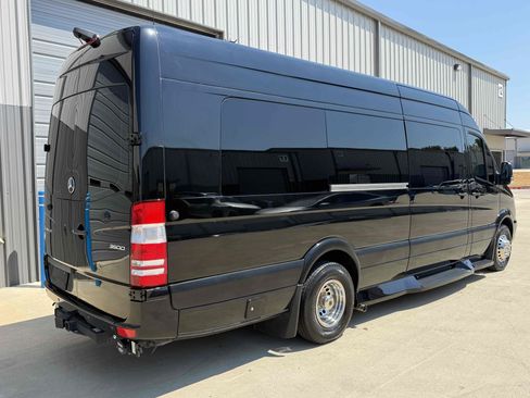 Used 2017 Mercedes-Benz Sprinter 3500 image 33