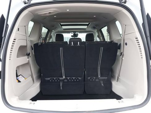 Used 2024 Chrysler Pacifica Touring-L image 26