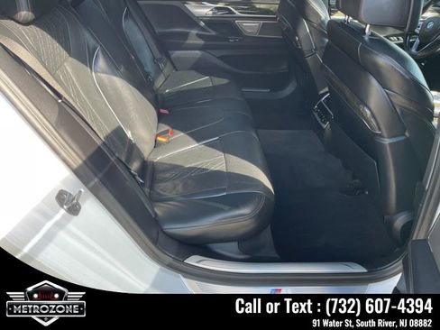Used 2019 BMW 750i image 22