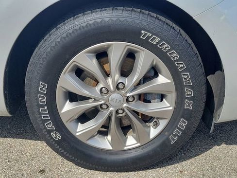 Used 2020 Kia Sedona L image 8