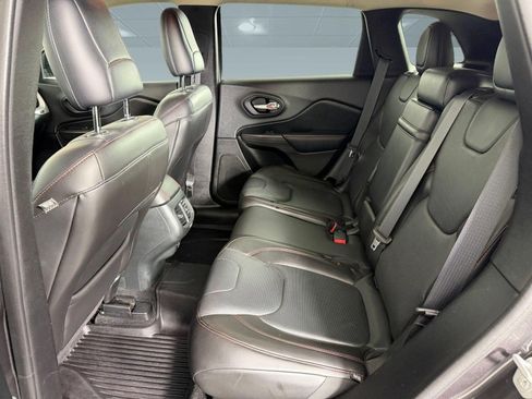 Used 2015 Jeep Cherokee Trailhawk w/ Comfort/Convenience Group AWD/4WD image 24