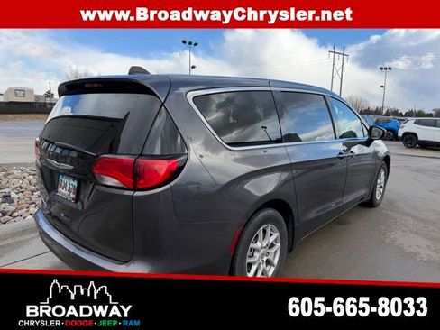 Used 2023 Chrysler Voyager LX image 6