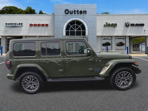 Used 2024 Jeep Wrangler High Altitude AWD/4WD image 2