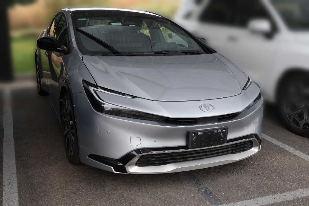 Used 2024 Toyota Prius Prime Premium w/ Advanced Technology Package FWD image 12