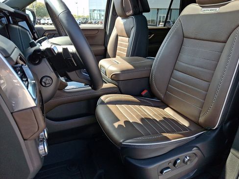 Used 2025 GMC Yukon Denali Ultimate AWD/4WD image 15