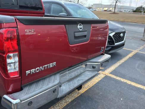 Used 2017 Nissan Frontier SV w/ SV Value Truck Package image 9