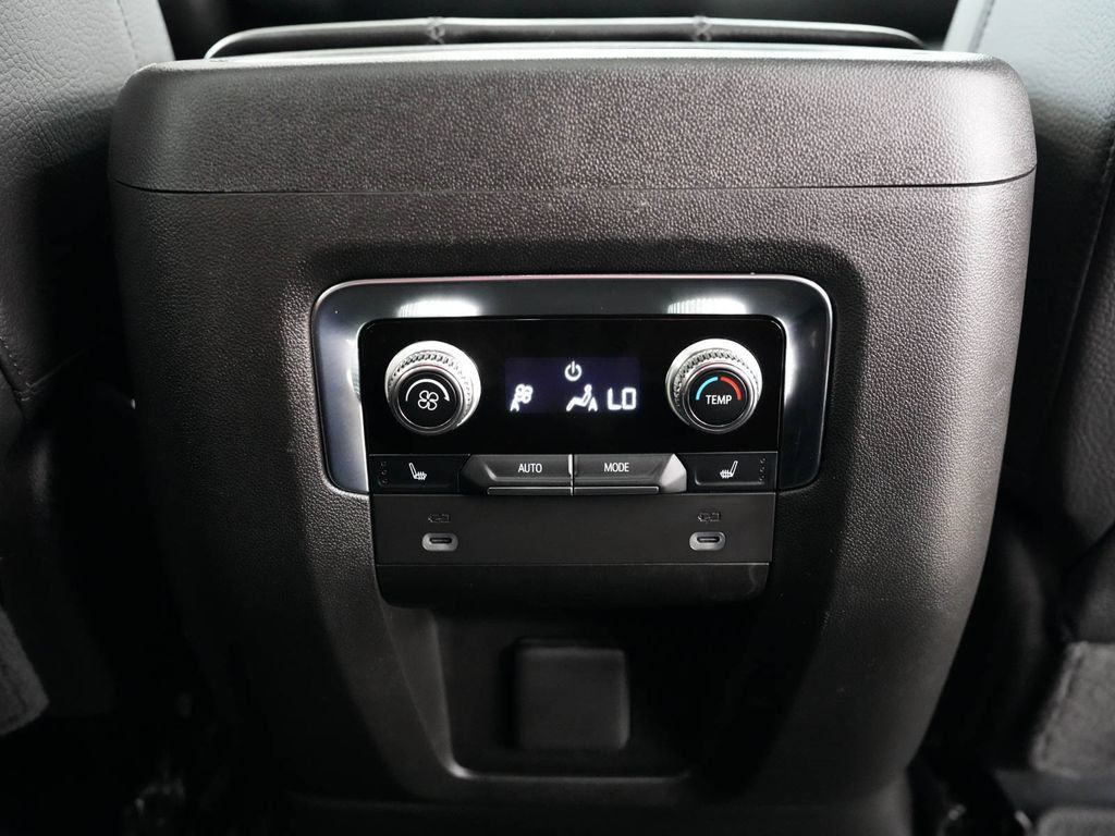 Used 2022 GMC Yukon XL Denali AWD/4WD image 36