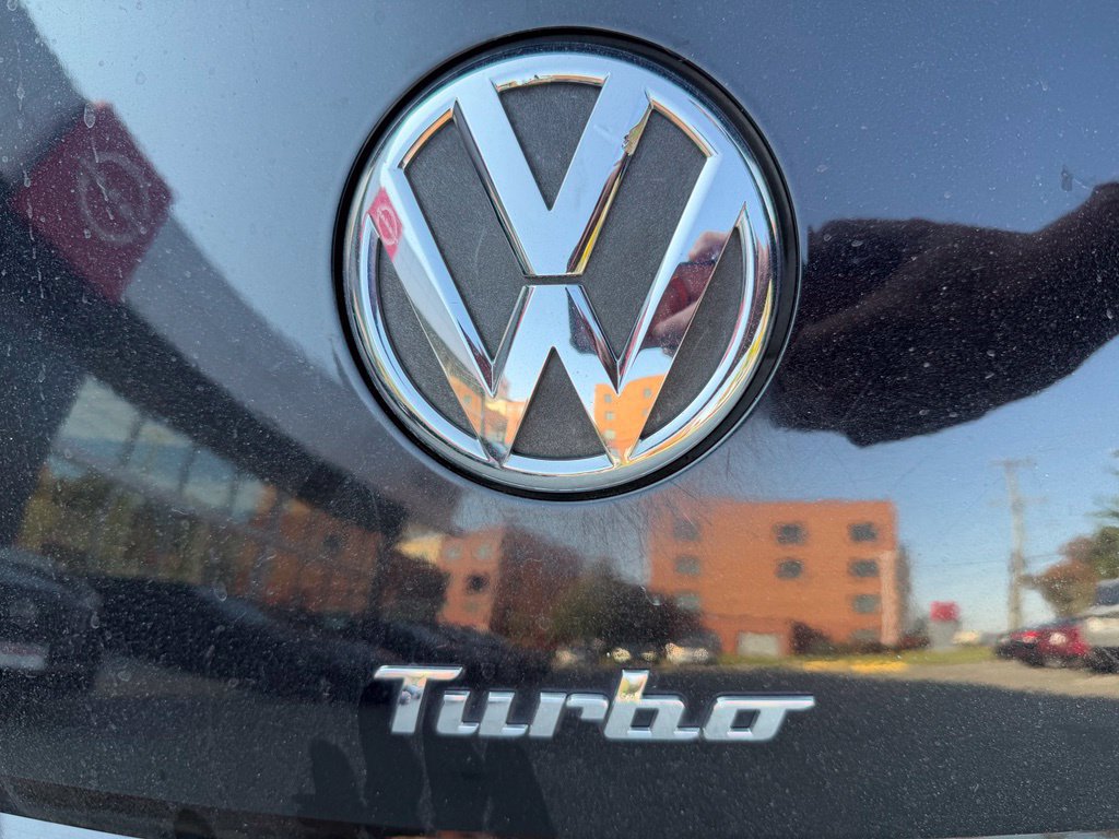 Used 2012 Volkswagen Beetle 2.0T FWD image 3