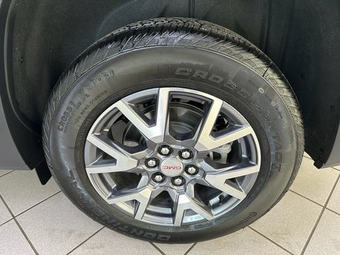 Used 2023 GMC Acadia SLT w/ Preferred Package image 15