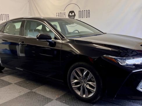 Used 2019 Toyota Avalon XLE image 8