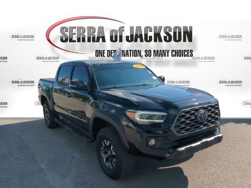 Used 2022 Toyota Tacoma TRD Off-Road w/ TRD Premium Off Road Package AWD/4WD image 2