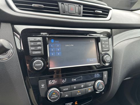 Used 2016 Nissan Rogue SL AWD/4WD image 14