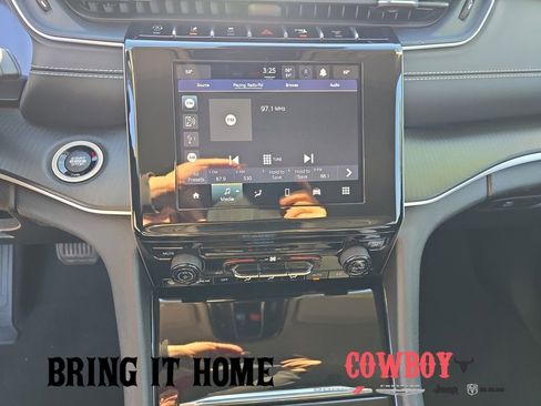 Used 2023 Jeep Grand Cherokee L Laredo image 19