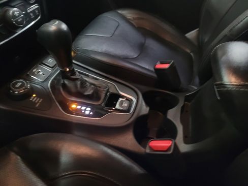 Used 2019 Jeep Cherokee Limited w/ Technology Group image 26