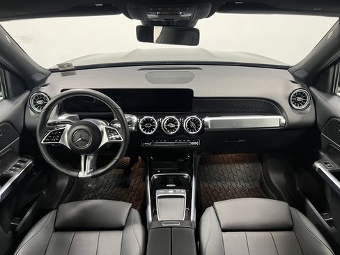 Used 2025 Mercedes-Benz GLB 250 4MATIC image 30