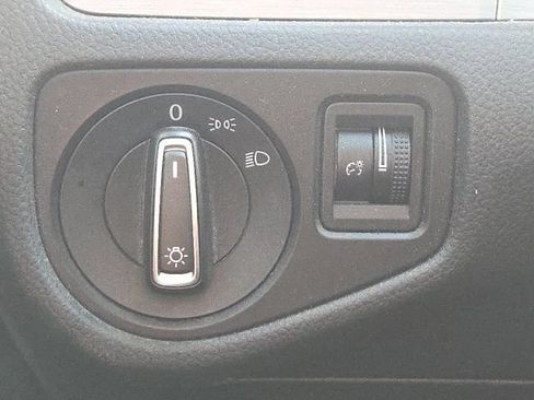 Used 2015 Volkswagen Golf S FWD image 25