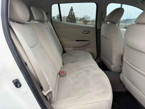 Used 2015 Nissan Leaf SV image 25
