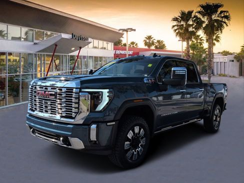 Used 2024 GMC Sierra 3500 Denali w/ Denali Reserve Package AWD/4WD image 7