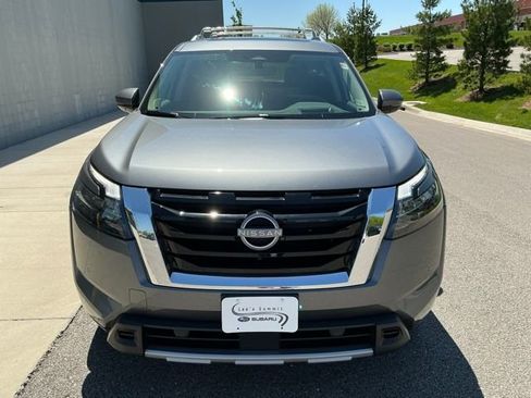 Used 2025 Nissan Pathfinder Platinum FWD image 9