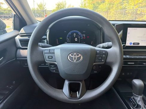Used 2025 Toyota Camry LE FWD image 17