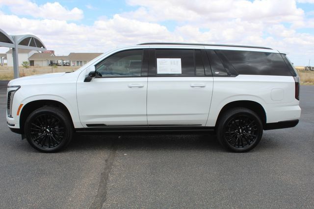 Used 2025 Cadillac Escalade ESV Sport Platinum w/ LPO, Floor Liner Package AWD/4WD image 10