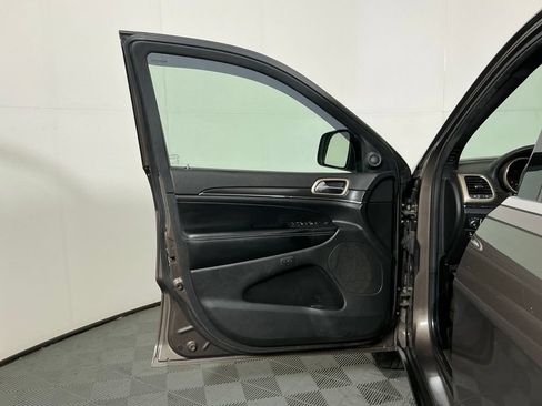 Used 2017 Jeep Grand Cherokee Limited AWD/4WD image 18
